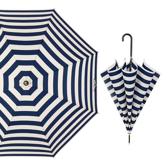 太陽と雨の両方のためのまっすぐな傘