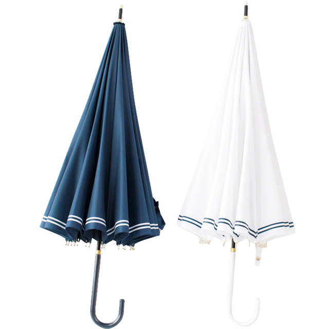 雨のための風に強い傘風の風に覆われたまっすぐな傘 